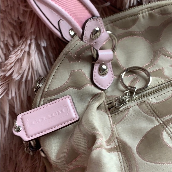 Coach handbag with detachable crossbody strap. - Picture 2 of 9
